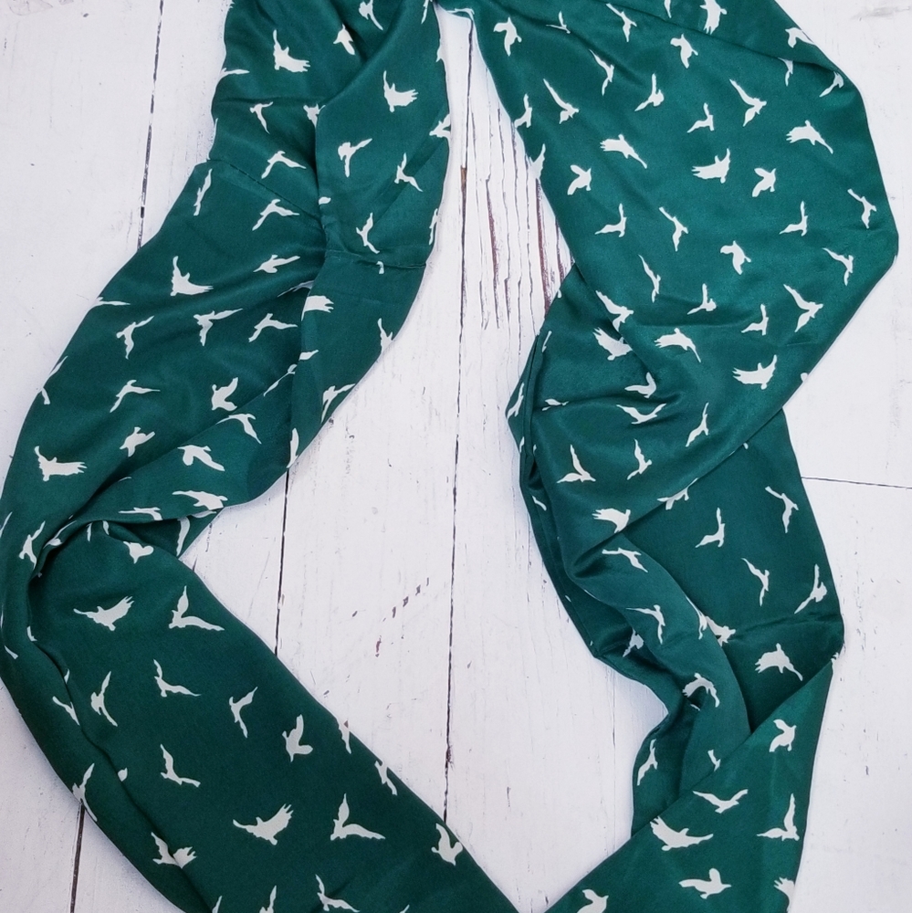 37" green infinity bird scarf